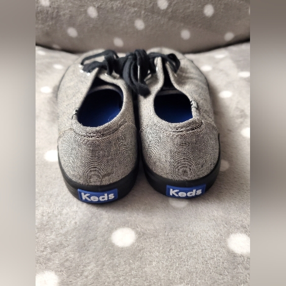 A pair of Keds - Picture 3 of 9